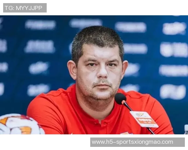 海牛新任主帅里斯蒂奇寄语球队携手共进共同实现明年目标 海牛新任主帅里斯蒂奇寄语球队携手共进共同实现明年目标